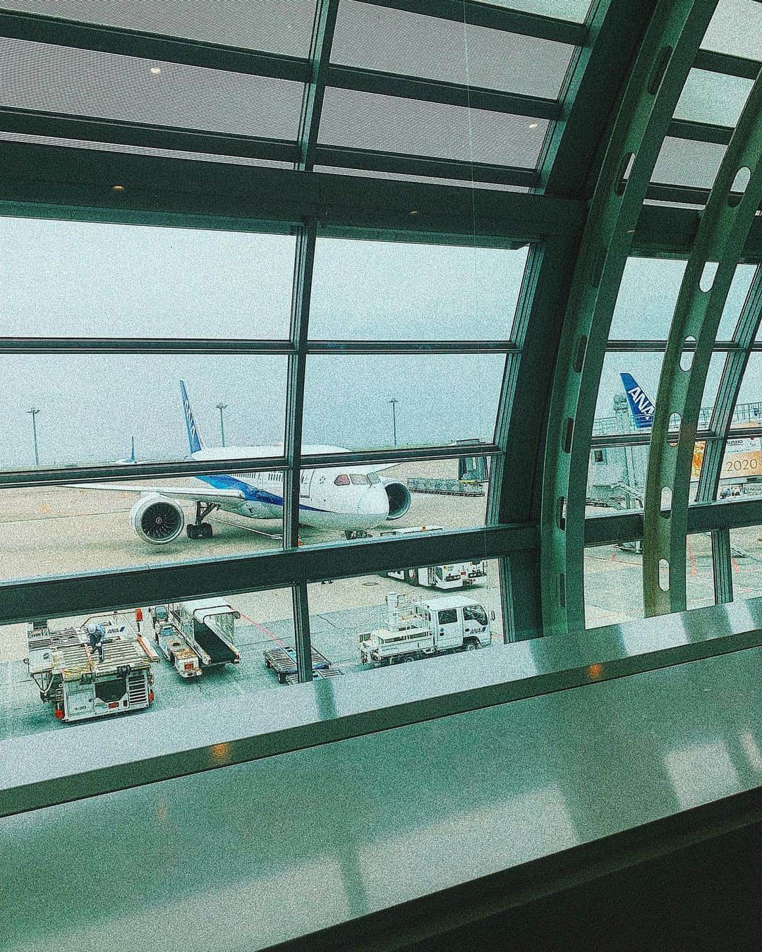 山川就史のインスタグラム：「✈️👜 #jj #tflers #instagood  #airport」