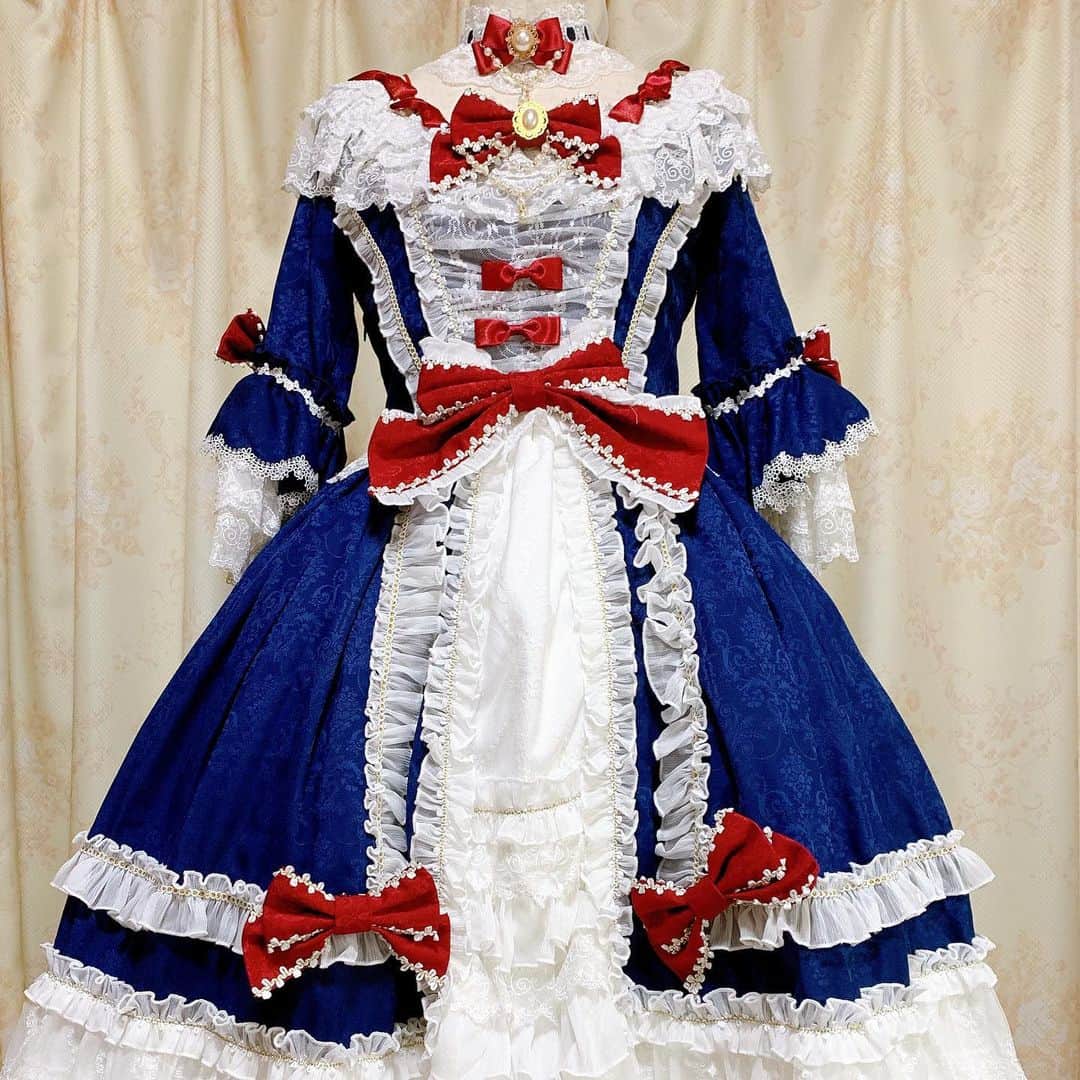 渚さんのインスタグラム写真 - (渚Instagram)「今日届いたhinana queenaさんのドレスが白雪姫みたいでしぬほど可愛いから見てほしい…😭💕 #lolita #sweetlolita #fashion #dress #白雪姫  #snowwhite」7月4日 15時40分 - nagi731