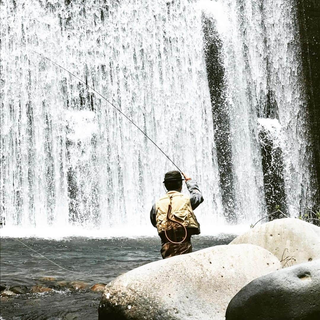 高橋幸宏さんのインスタグラム写真 - (高橋幸宏Instagram)「One day, fly fishing 実は渓流は久し振り。 東北、秋田の川にて,,, #flyfishing  #おとこばかり  #fishingcafe」7月4日 15時40分 - room66_yukihiro