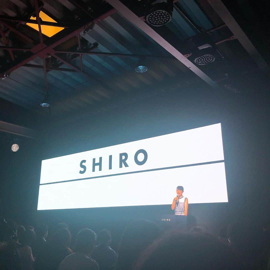 上田祥子さんのインスタグラム写真 - (上田祥子Instagram)「SHIRO 10周年発表会へ。ロゴデザインが大文字に変わって、ますます素敵なブランドへと進化。早速使ってみた10月3日発売の#ニームオイルインセラム もテクスチャー、香り、保湿力、本当に素晴らしい。 #SHIRO #SHIRO10th #シロ10周年 #ジンジャーリップスティック #シロパフューム #instacosmetics #instabeauty #japanesecosmetics #美容液 #エッセンス」7月4日 15時55分 - uedasachikoinsta