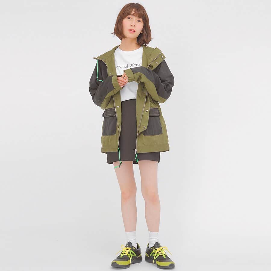SuperGroupiesさんのインスタグラム写真 - (SuperGroupiesInstagram)「🍭NEW ARRIVALS 🍭 #ヒロアカ とのとの新コラボアイテムが好評予約受付中！🥳 ⠀⠀⠀⠀⠀⠀⠀ ⠀⠀⠀⠀⠀⠀⠀ 機能性はもちろん、 普段のコーディネートでも活躍間違いなしの マウンテンパーカー＆スニーカーのラインナップ🙌🏻 ⠀⠀⠀⠀⠀⠀⠀ カジュアルなマウンテンパーカーは あえてきれいめに着こなすのが今っぽい💃🏻✨ 甘めの花柄やチュールスカートを合わせてもGood🙆‍♀️ ⠀⠀⠀⠀⠀⠀⠀ 実際の商品が気になる方は 本日のLive配信📺をチェックしてみて！✔️ ⠀ ⠀⠀⠀⠀⠀⠀⠀ ──────────────────────﻿ 💓Today’s Item💓 My Hero Academia Collaboration Series Ochaco Uraraka and Tsuyu Asui model #windbreaker / ￥15,800 +tax #sneakers / ￥10,800 +tax ※掲載商品は受注生産です。 Available only for pre-orders now! ──────────────────────﻿ ⠀ ⠀ ⠀⠀⠀⠀⠀⠀⠀ 📺Live配信のお知らせ📺 本日7/4（木）20:00〜Live配信します！🙌🏻 ⠀⠀⠀⠀⠀ ⠀⠀⠀⠀⠀ 今回のLive配信は・・・﻿ #僕のヒーローアカデミア special✨  好評予約受付中の新商品や、 スタッフぴかちゃん＆へいりんの #アニメバウンド などを紹介予定💕 ⠀⠀⠀⠀⠀⠀⠀ ──────────────────────﻿ #アニメバウンド って何？🧐 アニメ、ゲームキャラクターの服装を連想させるコーディネートのこと！👗👠👜 ──────────────────────﻿ ⠀  視聴者限定プレゼント🎁もありますよ！ ライブ配信を見てくれた方の中から抽選で﻿ ✅轟焦凍 モデル / 財布 を1名様にプレゼントいたします👏﻿⠀⠀ ⠀⠀⠀⠀⠀⠀⠀ 応募条件などの詳細は、 この後のLive配信でチェックしてください💨 ⠀⠀ ⠀⠀⠀⠀⠀⠀⠀ ⠀⠀⠀⠀⠀⠀⠀ ⠀⠀⠀⠀⠀⠀⠀ ⠀⠀⠀⠀⠀⠀⠀ #supergroupies #anime #japaneseanime #スーパーグルーピーズ #アニメ #アニメコラボ #コラボグッズ #ファッションにアニメを #アニメグッズ #麗日お茶子 #蛙吹梅雨 #MyHeroAcademia  #OchacoUraraka #TsuyuAsui #windbreakerjacket #マウンテンパーカー #スニーカーコーデ #ストリートコーデ #スポーティーコーデ #なりきり #なりきりコーデ #ライブ配信 #live配信 #プレゼントキャンペーン #スパグルプレゼント」7月4日 15時58分 - supergroupies