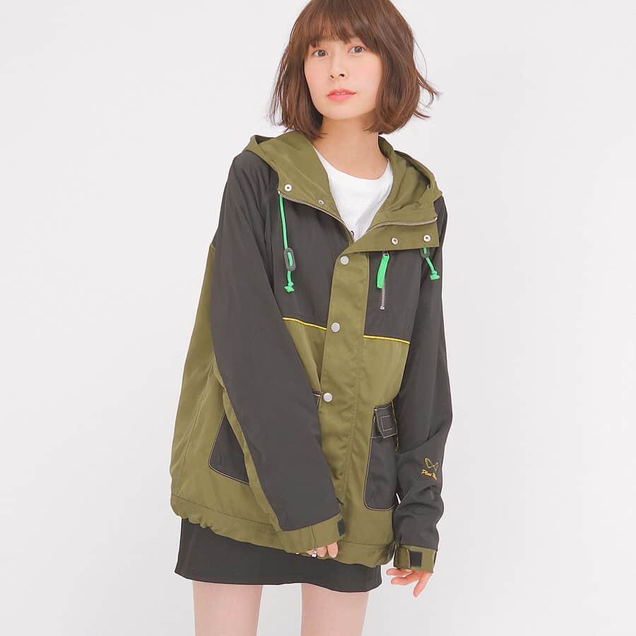 SuperGroupiesさんのインスタグラム写真 - (SuperGroupiesInstagram)「🍭NEW ARRIVALS 🍭 #ヒロアカ とのとの新コラボアイテムが好評予約受付中！🥳 ⠀⠀⠀⠀⠀⠀⠀ ⠀⠀⠀⠀⠀⠀⠀ 機能性はもちろん、 普段のコーディネートでも活躍間違いなしの マウンテンパーカー＆スニーカーのラインナップ🙌🏻 ⠀⠀⠀⠀⠀⠀⠀ カジュアルなマウンテンパーカーは あえてきれいめに着こなすのが今っぽい💃🏻✨ 甘めの花柄やチュールスカートを合わせてもGood🙆‍♀️ ⠀⠀⠀⠀⠀⠀⠀ 実際の商品が気になる方は 本日のLive配信📺をチェックしてみて！✔️ ⠀ ⠀⠀⠀⠀⠀⠀⠀ ──────────────────────﻿ 💓Today’s Item💓 My Hero Academia Collaboration Series Ochaco Uraraka and Tsuyu Asui model #windbreaker / ￥15,800 +tax #sneakers / ￥10,800 +tax ※掲載商品は受注生産です。 Available only for pre-orders now! ──────────────────────﻿ ⠀ ⠀ ⠀⠀⠀⠀⠀⠀⠀ 📺Live配信のお知らせ📺 本日7/4（木）20:00〜Live配信します！🙌🏻 ⠀⠀⠀⠀⠀ ⠀⠀⠀⠀⠀ 今回のLive配信は・・・﻿ #僕のヒーローアカデミア special✨  好評予約受付中の新商品や、 スタッフぴかちゃん＆へいりんの #アニメバウンド などを紹介予定💕 ⠀⠀⠀⠀⠀⠀⠀ ──────────────────────﻿ #アニメバウンド って何？🧐 アニメ、ゲームキャラクターの服装を連想させるコーディネートのこと！👗👠👜 ──────────────────────﻿ ⠀  視聴者限定プレゼント🎁もありますよ！ ライブ配信を見てくれた方の中から抽選で﻿ ✅轟焦凍 モデル / 財布 を1名様にプレゼントいたします👏﻿⠀⠀ ⠀⠀⠀⠀⠀⠀⠀ 応募条件などの詳細は、 この後のLive配信でチェックしてください💨 ⠀⠀ ⠀⠀⠀⠀⠀⠀⠀ ⠀⠀⠀⠀⠀⠀⠀ ⠀⠀⠀⠀⠀⠀⠀ ⠀⠀⠀⠀⠀⠀⠀ #supergroupies #anime #japaneseanime #スーパーグルーピーズ #アニメ #アニメコラボ #コラボグッズ #ファッションにアニメを #アニメグッズ #麗日お茶子 #蛙吹梅雨 #MyHeroAcademia  #OchacoUraraka #TsuyuAsui #windbreakerjacket #マウンテンパーカー #スニーカーコーデ #ストリートコーデ #スポーティーコーデ #なりきり #なりきりコーデ #ライブ配信 #live配信 #プレゼントキャンペーン #スパグルプレゼント」7月4日 15時58分 - supergroupies