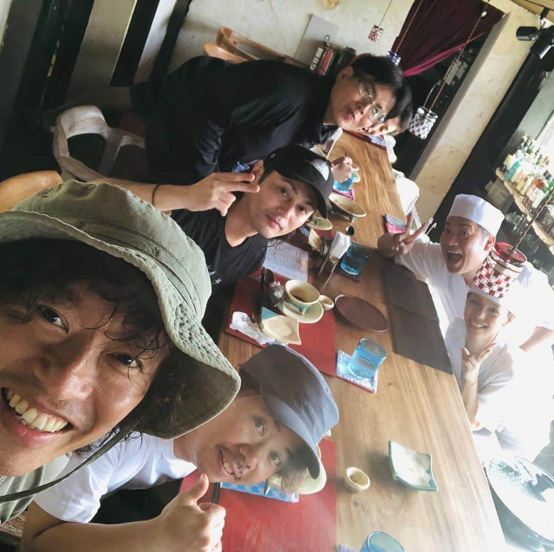 日野賢二さんのインスタグラム写真 - (日野賢二Instagram)「Wanna Give thanx to  my brothers and People ,Family from okinawa who always giving me good vibes all around ^_^w/incredible hospitality! Bliss!!! Taka Oshiro(gala)&Aki Shisho and Family Kuda(live Bar Big) Haru(Drumshop Haru) Kayan(Mods) Mayu, Ushifugu,Sato San(Horizon Curry)Yuika (p)」7月4日 16時01分 - jinobass