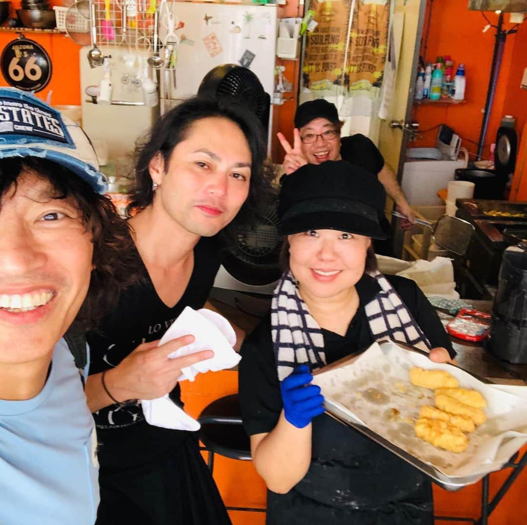 日野賢二さんのインスタグラム写真 - (日野賢二Instagram)「Wanna Give thanx to  my brothers and People ,Family from okinawa who always giving me good vibes all around ^_^w/incredible hospitality! Bliss!!! Taka Oshiro(gala)&Aki Shisho and Family Kuda(live Bar Big) Haru(Drumshop Haru) Kayan(Mods) Mayu, Ushifugu,Sato San(Horizon Curry)Yuika (p)」7月4日 16時01分 - jinobass