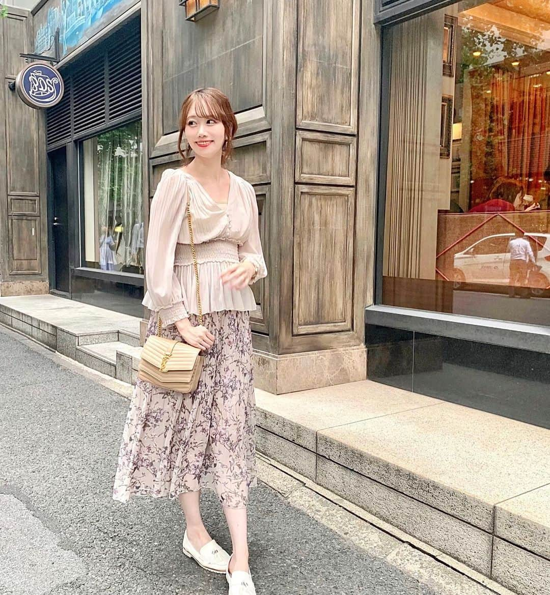 佐藤瀬奈さんのインスタグラム写真 - (佐藤瀬奈Instagram)「昨日のコーデ💐⠀ ⠀ トップス♡ @cocodeal_official  スカート♡ @paravion_official  バッグ♡ @ysl  パンプス♡ @orientaltraffic_official ⠀ ⠀ @6thbyorientalhotel の外観がおしゃれで好き☺️💓⠀ ⠀ 今日からまた雨続きだけど、#アラジン のサントラ聴いて気分上げてこ〜👳‍♀️🐒 ・ ・ ・ #せぷコーデ#コーデ #cocodeal#ココディール #cocogirls_style  #paravion  #saintlaurent#ysl#サンローラン #orientaltraffic  #japanesefashion #mamagirl」7月4日 16時01分 - senapuu