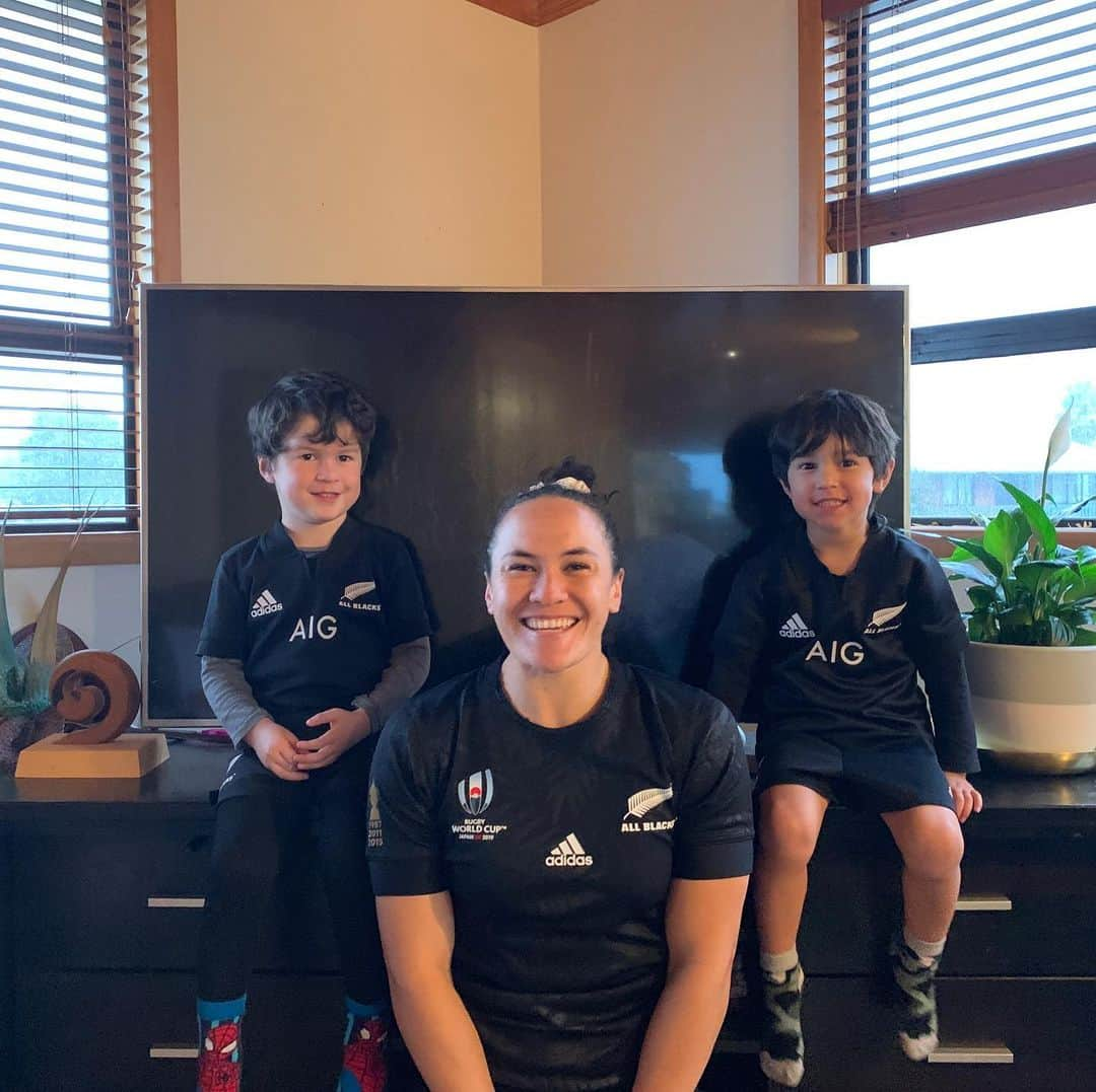 ポーシャ・ウッドマンさんのインスタグラム写真 - (ポーシャ・ウッドマンInstagram)「So excited to have the new @allblacks World Cup Jersey. Absolutely love the new design, incorporating past, present and future. . . Me and my boys will be getting up at all hours to follow the boys at the World Cup this year.  #backingblack #allblacks #adidasnz #heretocreate  #createdwithadidas  #adidasrugby」7月4日 16時01分 - porshwoodman