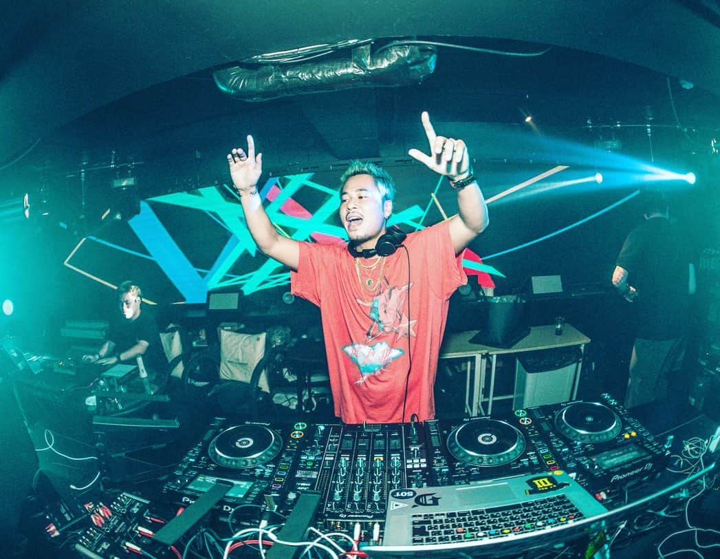 DJ HALさんのインスタグラム写真 - (DJ HALInstagram)「Last Weekend 6/30 @ibiza.fukuoka  Photo by @syotaro_aiura 📸 It's great every time🔥 thanks to @831shintaro  @djziezie @admok1977 @djkazuma93」7月4日 16時12分 - djhal