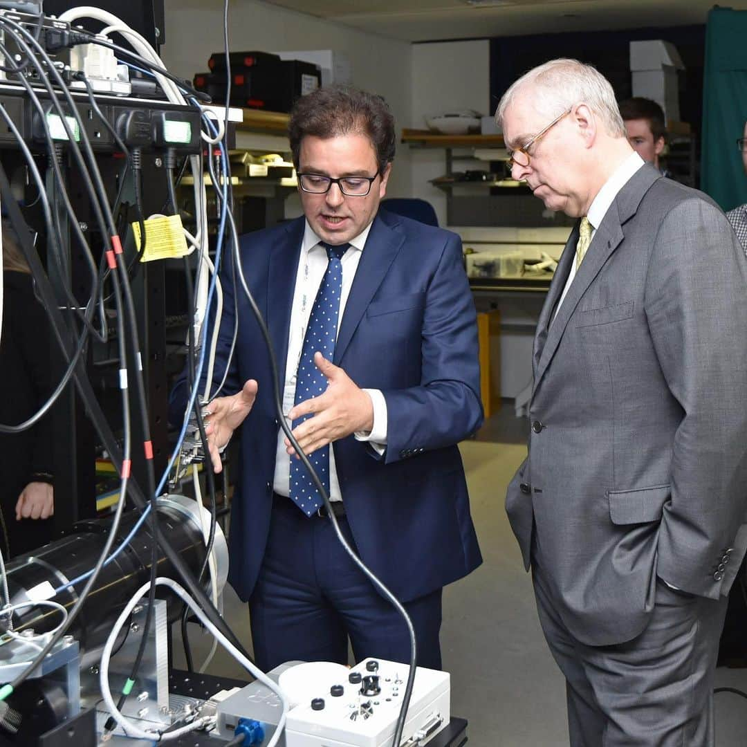 ロイヤル・ファミリーさんのインスタグラム写真 - (ロイヤル・ファミリーInstagram)「This week The Duke of York has been in Scotland where His Royal Highness had the opportunity to visit retinal imaging company Optos as they were presented with their third Queen’s Award for Enterprise.  HRH also toured Lindores Abbey Distillery - which is known as the spiritual home of whisky, and met entrepreneurs who are based at @HeriotWattUni’s new innovative GRID building. Find out more on @hrhthedukeofyork」7月4日 16時27分 - theroyalfamily