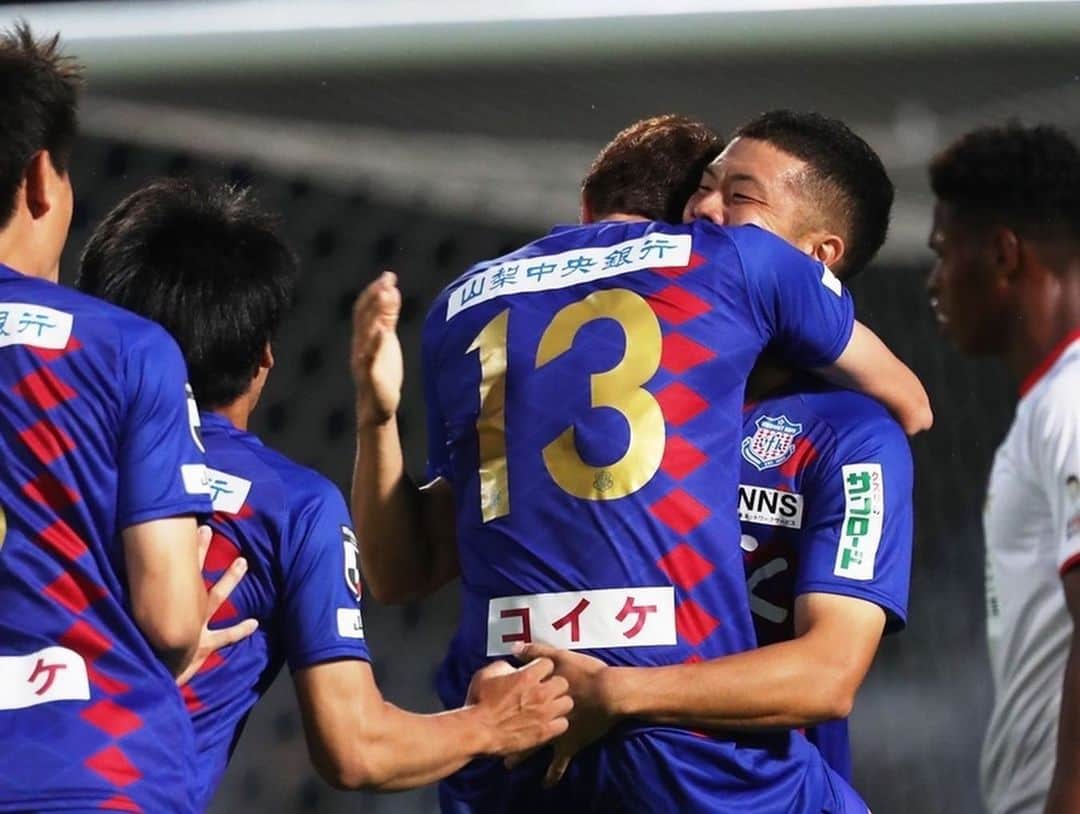 太田修介さんのインスタグラム写真 - (太田修介Instagram)「. 天皇杯 vs FC岐阜  応援ありがとうございました！ とにかく勝ててよかったです！ また、遅くなりましたがようやくプロ初ゴールを決めることができました。 これから多くのゴールを取れるように頑張ります！  ゆざくん復帰おめでとう㊗️そしてアシストありがとう！  #小佐野さん #初ゴール #とったよ」7月4日 16時27分 - shuuuu.18