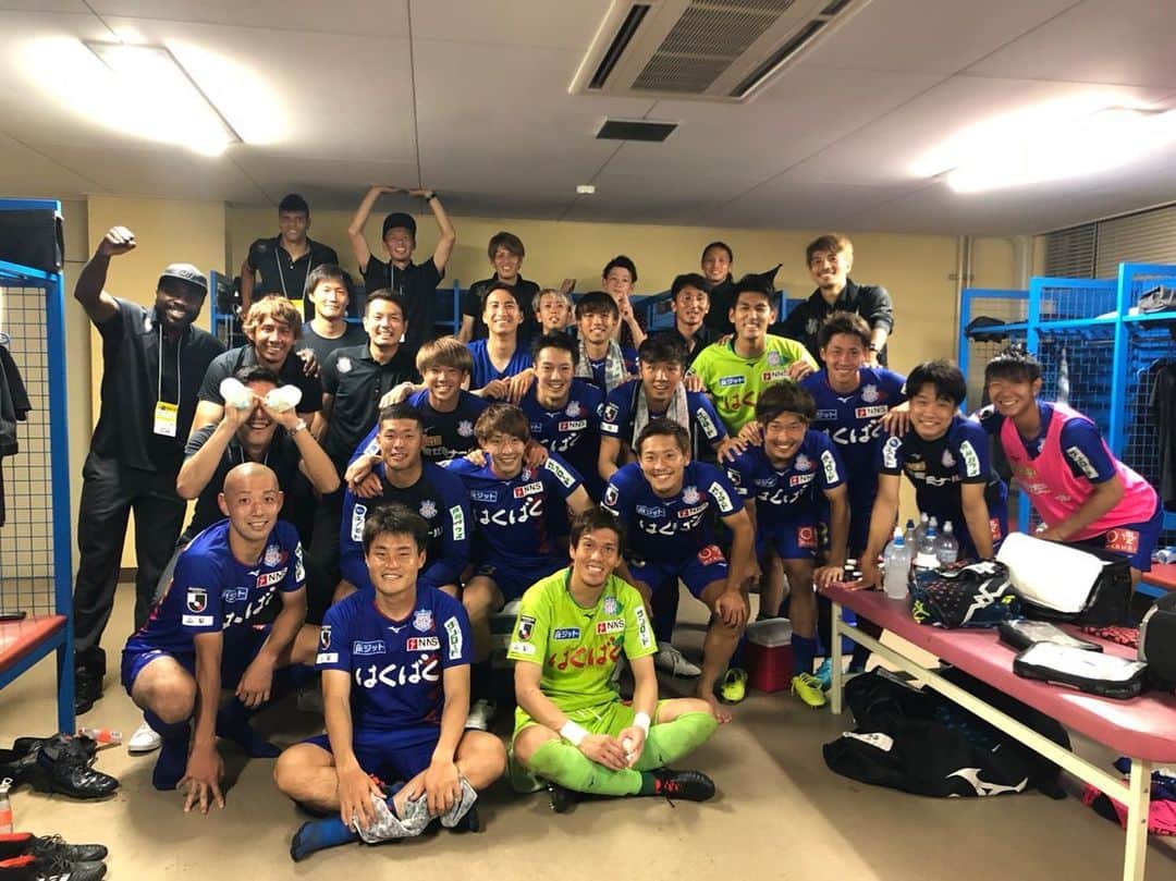 太田修介のインスタグラム：「. 天皇杯 vs FC岐阜  応援ありがとうございました！ とにかく勝ててよかったです！ また、遅くなりましたがようやくプロ初ゴールを決めることができました。 これから多くのゴールを取れるように頑張ります！  ゆざくん復帰おめでとう㊗️そしてアシストありがとう！  #小佐野さん #初ゴール #とったよ」