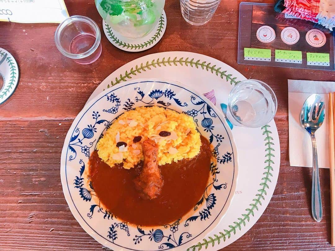 名越涼子さんのインスタグラム写真 - (名越涼子Instagram)「🍛🍛🍛 福岡に行くと必ず食べたくなるもの。  それが、久留米にある TAKECO1982  @takeco1982  100%スパイスだけで作られたカレーは ピリッとジワッと 味わうほどに表情を変えていくから味わい深くっておいしい。  からだの内側からぽかぽかあたたまるのも、 さすがスパイスのちから。  久留米は今のじぶんを確かめにいきたくなる不思議なまち。  そんな久留米で大好きなひとたちと。  一一一一一一一一一一一一一 #🍛#カレー#カレー好き #curry#spice#スパイスカレー #タケコ#takeco#takeco1982 #久留米#kurume#福岡#fukuoka #カレー部#カレー部福岡#久留米グルメ #なごさんぽ」7月4日 16時33分 - nagoshi_ryo