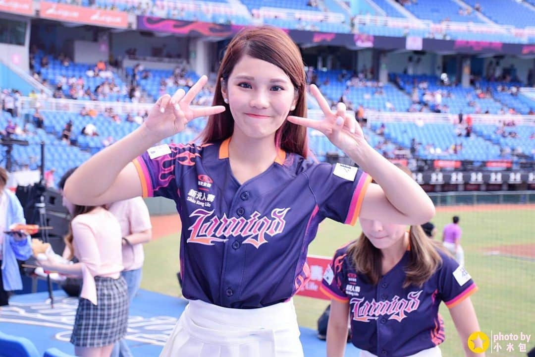 琳妲さんのインスタグラム写真 - (琳妲Instagram)「⚾️💙⚾️ 終於下半季要來了 想瘋大家~~~~~~~~ 明天連三天見囉🤗 #lamigirls琳妲  #lamigo桃猿」7月4日 16時47分 - linda831212