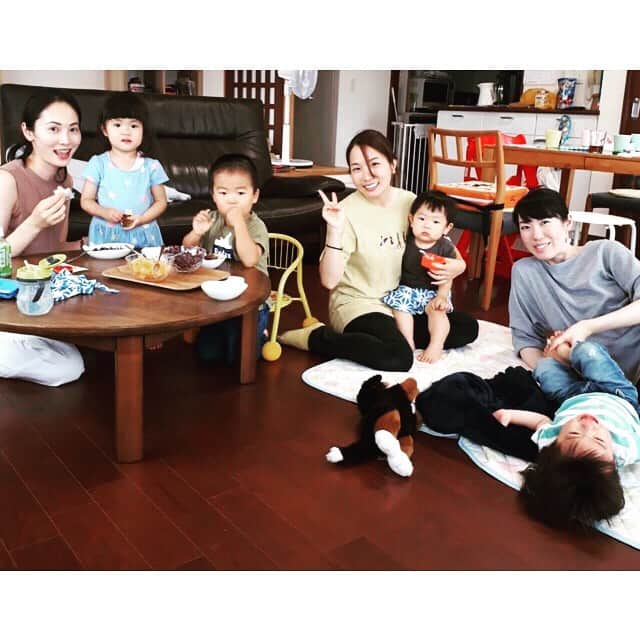 日高薫さんのインスタグラム写真 - (日高薫Instagram)「久々のブダイメンバー4人プラス子供たち集合であっこ宅へ😄💞 変わらず楽し過ぎてあっという間だったのでまた近々😘  #ブダイ #14組 #女の子ママ#2歳」7月4日 16時57分 - hidaka_kaoru_official