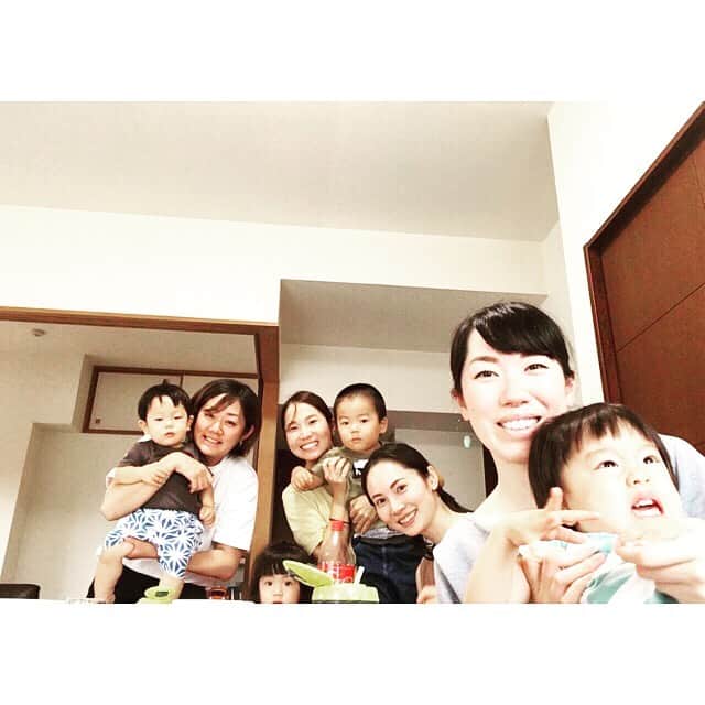 日高薫のインスタグラム：「久々のブダイメンバー4人プラス子供たち集合であっこ宅へ😄💞 変わらず楽し過ぎてあっという間だったのでまた近々😘  #ブダイ #14組 #女の子ママ#2歳」