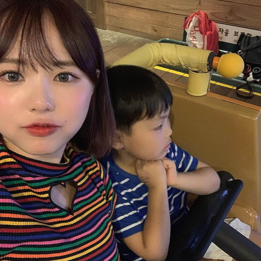 ホン・ヨンギさんのインスタグラム写真 - (ホン・ヨンギInstagram)「#콩기하우스 👶🏻 ⠀ 재원이와 #에버랜드 🥰 놀이기구 안무섭다더니 롤러코스터탈때는 여자친구랑 안타고 엄마랑 탈거라며 손모으고있음ㅋㅋㅋㅋㅋㅋ 그럼서끝까지 안무섭뎈ㅋㅋ귀여웅」7月4日 16時49分 - kisy0729