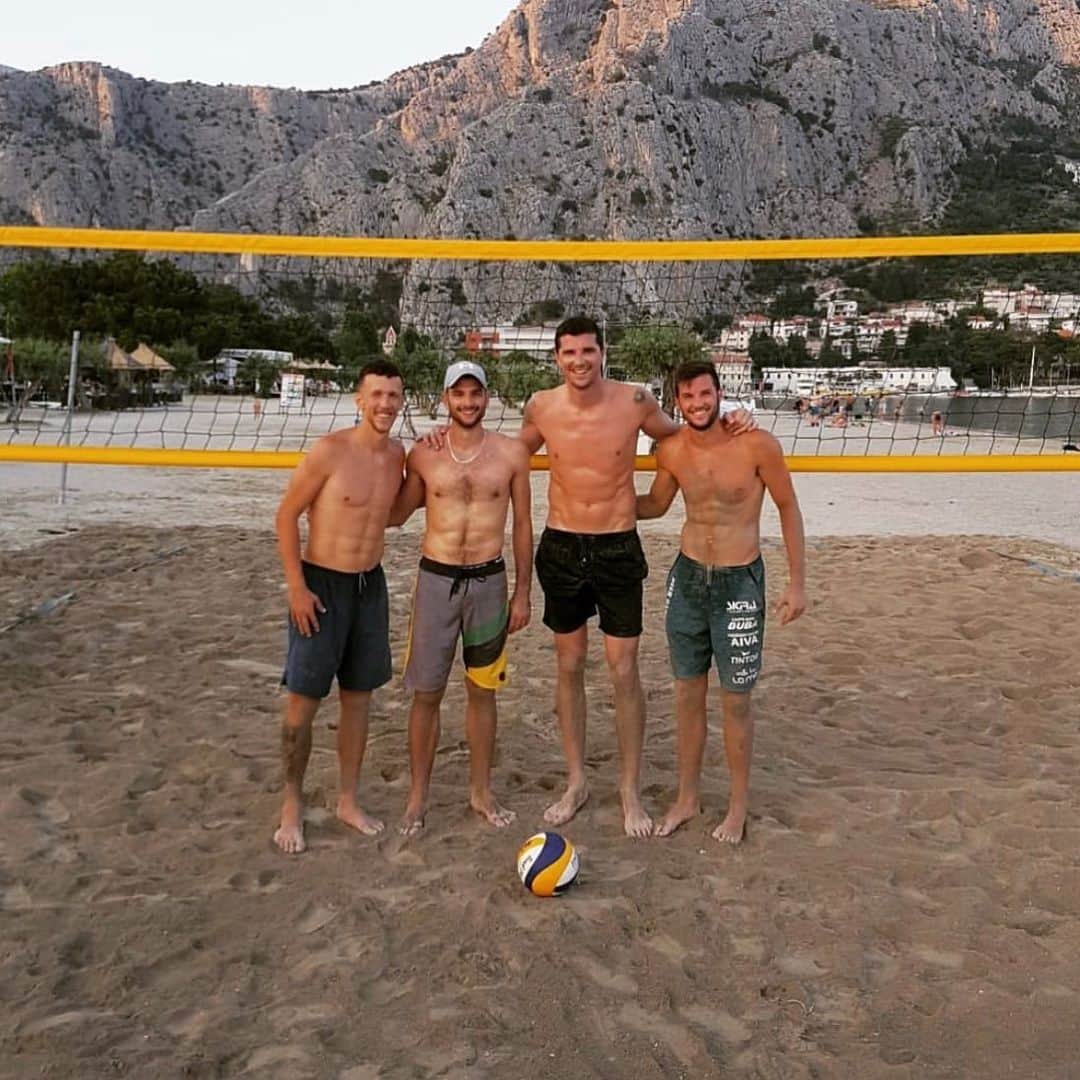 イヴァン・ペリシッチのインスタグラム：「🏐💥💪🏼」
