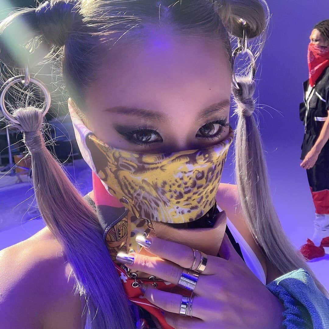 倖田來未さんのインスタグラム写真 - (倖田來未Instagram)「攻め攻め系MV﻿ ﻿ #dance #new #music #video #artist #singer #kodakumi #倖田來未」7月4日 16時55分 - kodakumi_official