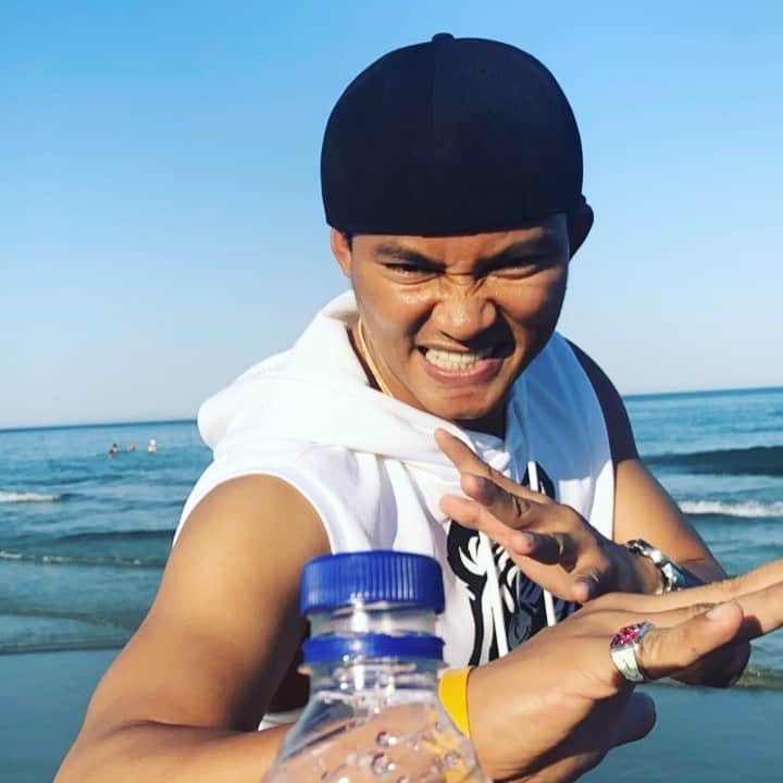 トニー・ジャーのインスタグラム：「elbow & knee #tonyjaaofficial #bottelcapchallenge .」