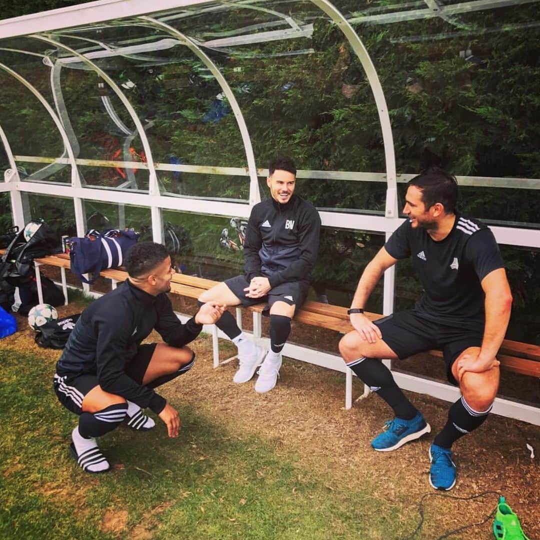 F2Freestylersのインスタグラム：「🔵 @FRANKLAMPARD HAS GOT THE JOB 🔵 Massive good luck to him & @morriskid, we can’t wait to see how they get on #FrankLampard #Lampard #Chelsea #CFC」