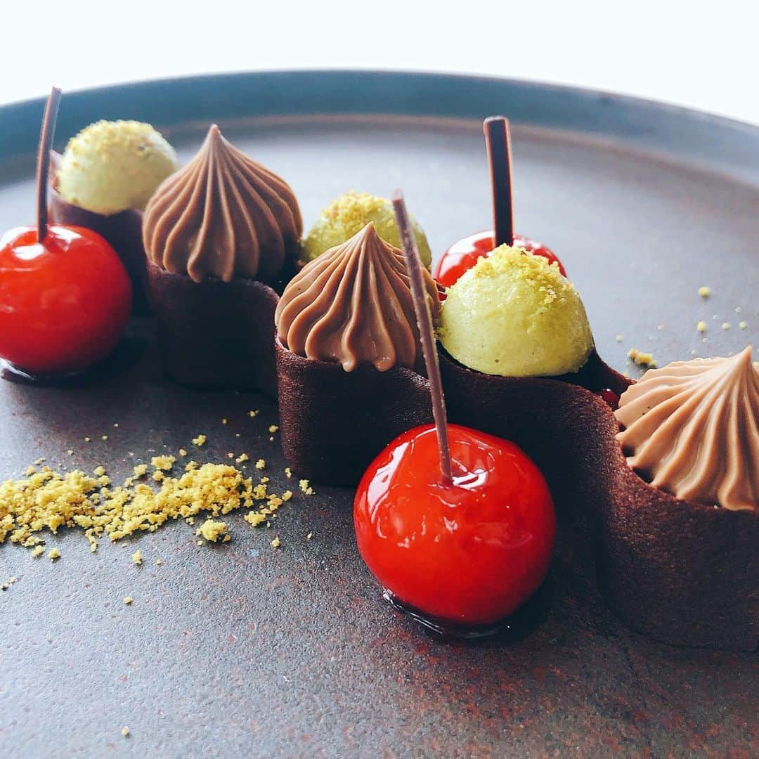 里井真由美のグルメインスタ