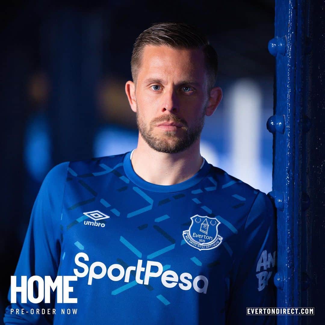 エヴァートンFCさんのインスタグラム写真 - (エヴァートンFCInstagram)「Our 2019-20 home kit in one emoji. We’ll start... 🔥 • • • #everton #efc #coyb #blues #toffees #newkit #kit #premierleague #pl」7月4日 17時00分 - everton