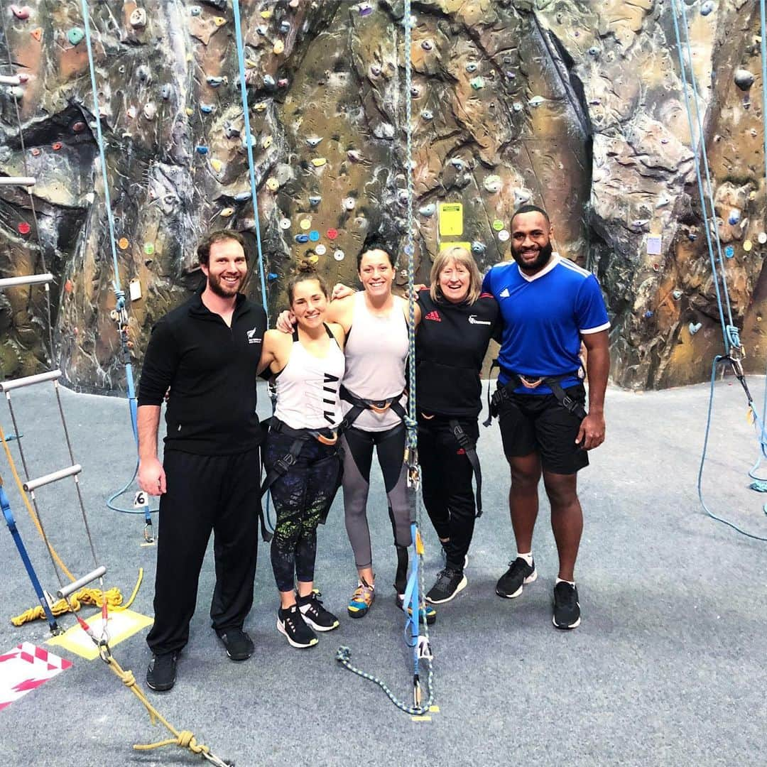 Sophie Pascoeさんのインスタグラム写真 - (Sophie PascoeInstagram)「Good to be back on the wall climbing with some new squad members! 🧗🏻‍♀️💪🏼 #rockclimbing #crosstraining #roadtotokyo」7月4日 17時20分 - sophpascoe1