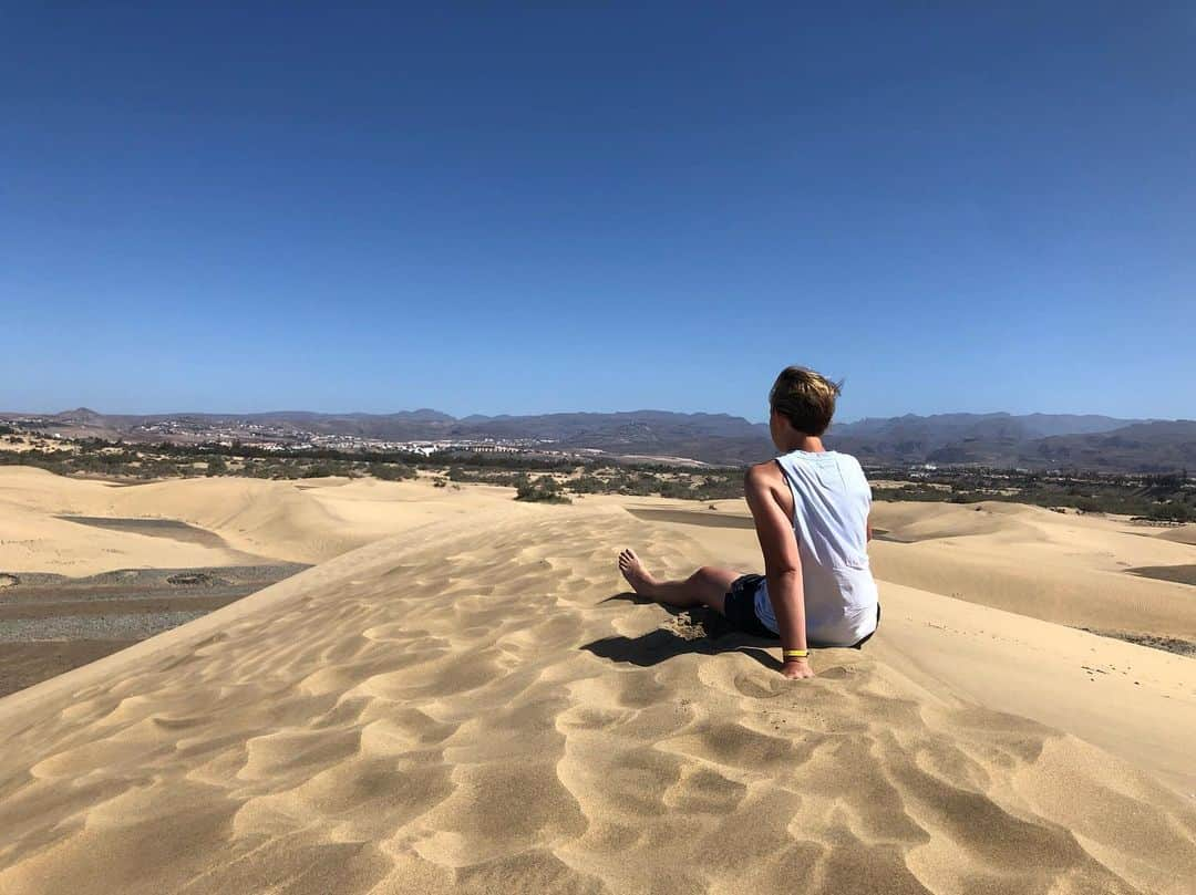 Karolina pekのインスタグラム：「🏜☀️🧘🏻‍♀️」