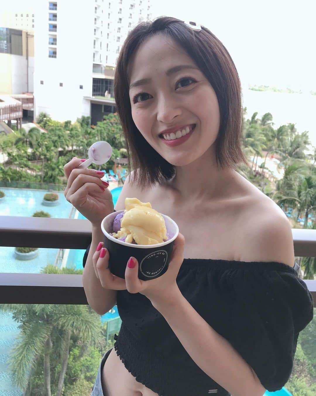 三秋里歩（小谷里歩）さんのインスタグラム写真 - (三秋里歩（小谷里歩）Instagram)「グアムに行ってました☺️🇬🇺 . 写真い〜っぱい撮ってもらったから ゆ〜っくり更新していきます😙💓 . . #グアム #guam #旅行 #travel #ジェラート #gelato #ホテル #hotel #アウトリガー #outrigger #リゾート #resort」7月4日 17時33分 - ripopo_824