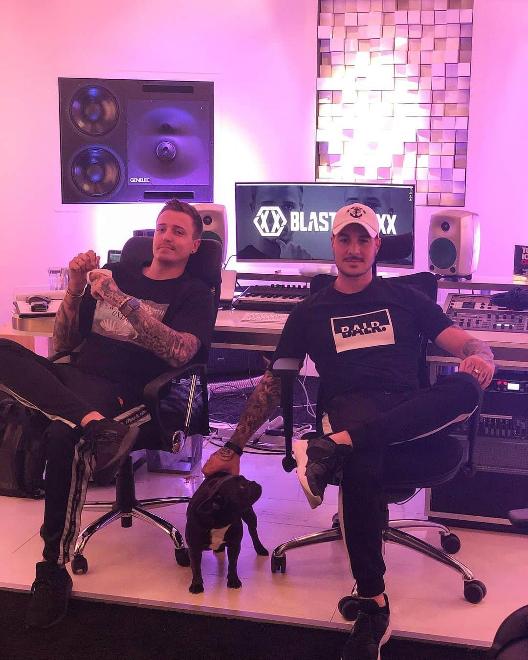 Blasterjaxxさんのインスタグラム写真 - (BlasterjaxxInstagram)「What is your favorite Blasterjaxx track? 😏👀🎵」7月4日 17時34分 - blasterjaxx