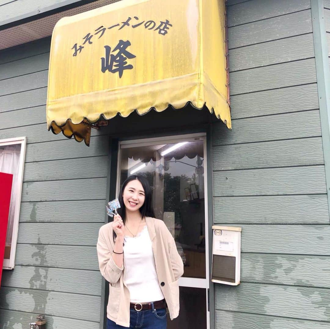 ときさんのインスタグラム写真 - (ときInstagram)「話題のラーメン屋さん『峰』に行ってきました❣️ 久しぶりの峰のみそラーメンやっぱり美味しかったです😚🍜💕 ・ @ourin_ringomusume が好きな理由が改めてわかりました💚 帰りには飴っこももらっちゃいました😝✌️ ・ #日テレ さんの#波瀾爆笑 に#王林 が取り上げたことでちまたで噂になってるので地元の方も、県外から遊びに来た方もぜひ食べに行ってみてくださいね‼️😍❤️ ・ 峰のお母さんも本当に優しくて素敵な方なので歓迎してくれますよ🥰 ・ ・ ・ #弘前 #hirosaki #弘前ラーメン #峰  #みそラーメン」7月4日 17時44分 - toki_ringomusume