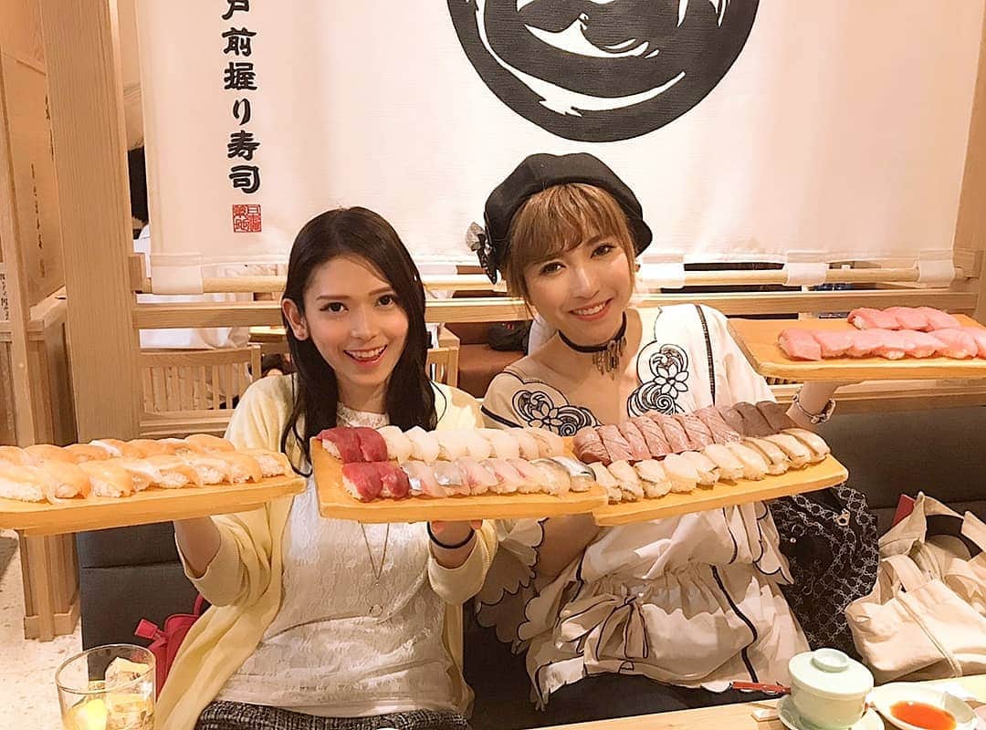 石関友梨のインスタグラム：「たべめぐちゃん可愛い(*´︶`*)♡何巻お寿司食べたのかかんないw♪ #新宿 #お寿司食べ放題 #無制限 #築地日本海 #大食い」
