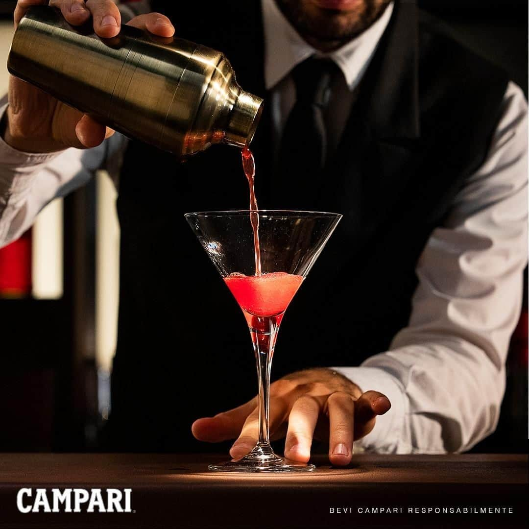 Campari Japanさんのインスタグラム写真 - (Campari JapanInstagram)「深紅色、ルビー色...多くの赤色から赤色の定義がされています。私達のお気に入りは、カンパリの赤。カンパリカクテルで乾杯しましょう！ ⠀⁠ ⠀⁠ #CAMPARI #アペリティーボ #カンパリレッド #Negroni #ネグローニ #イタリアン #カクテル #cocktail #mixology #ミクソロジー #ミラノ #drinks #食前酒 #カンパリ  #N100  #100周年 #お酒 #お酒好きな人と繋がりたい  #バーテンダー #bar #リキュール」7月4日 18時00分 - camparijapan