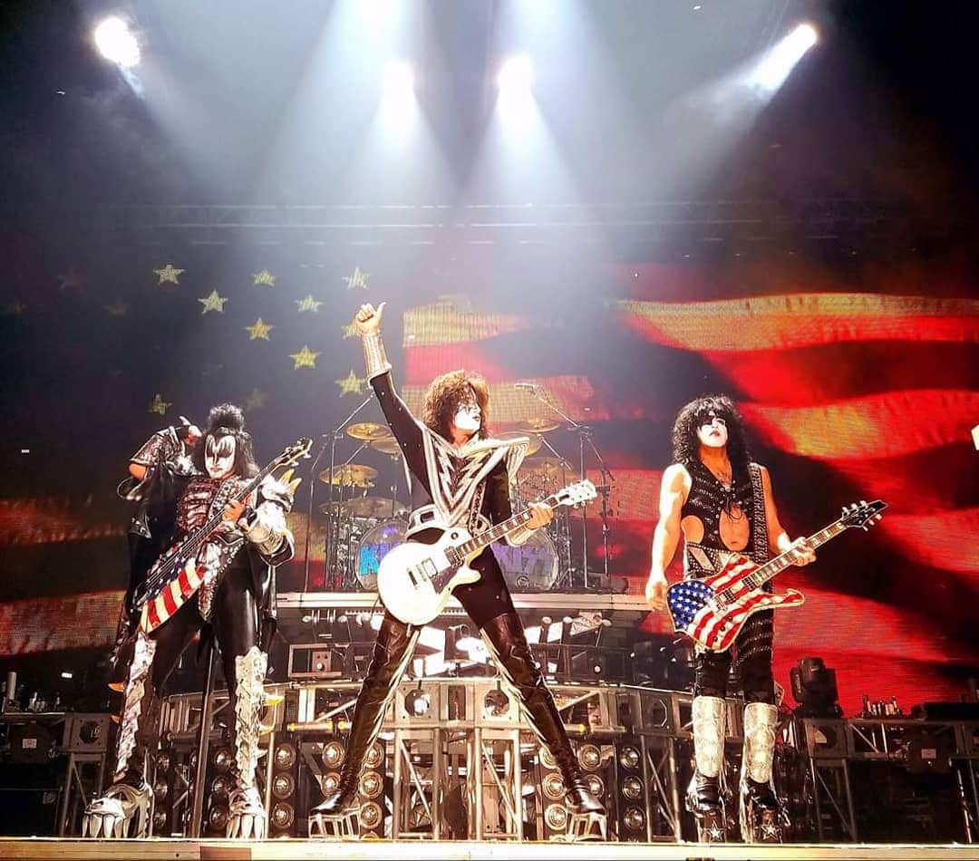 KISSさんのインスタグラム写真 - (KISSInstagram)「Have a happy and safe Fourth of July! Lets all remember and celebrate all the great American heroes who won our independence and those who continue to keep us free.」7月4日 18時04分 - kissonline