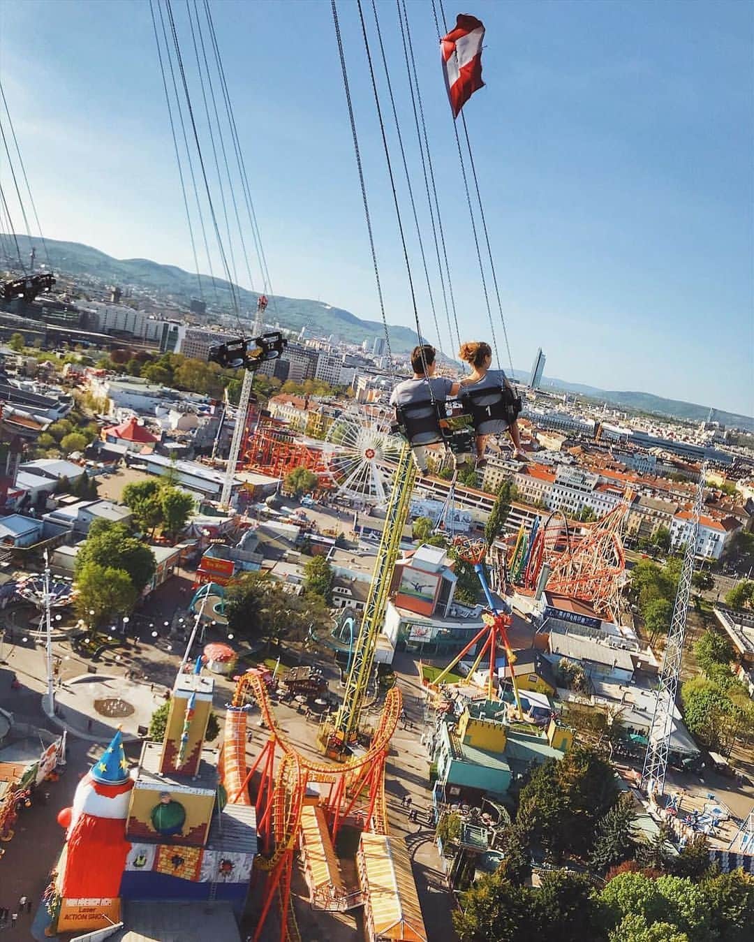 Wien | Viennaさんのインスタグラム写真 - (Wien | ViennaInstagram)「Some people will love the thrill, others would rather pass - a ride with the breathtaking Praterturm! The tower rotates at 60 km/h and rises almost 100 metres in the air with us - who would go for a ride? 🎡🎢 by @vetrana #ViennaNow」7月4日 18時05分 - viennatouristboard