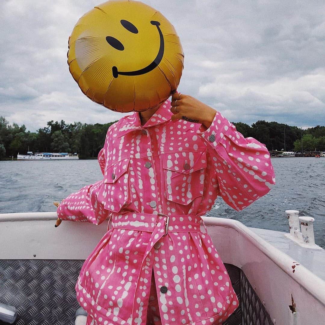 Dazed Magazineさんのインスタグラム写真 - (Dazed MagazineInstagram)「Smile, @instagram is back... did you miss it? 🙃⠀ ⠀ 📷🔄 #regram @peggygou_ ⠀ #InstagramDown ⠀」7月4日 18時19分 - dazed