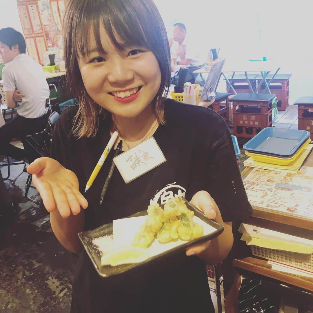 どんがめ三宮総本店さんのインスタグラム写真 - (どんがめ三宮総本店Instagram)「旬を使った料理もあります！ . 看板娘さくらおすすめ オクラの天ぷら。 . #kobe#三宮#大衆酒場#安い#うまい#どんがめ#ハッピーアワー#生ビール#19時まで#190円#駅近#雰囲気は魔法#dongame#赤字覚悟#お客様の喜ぶ顔が見たい#ただそれだけ#24時半まで営業#延長要相談#気まぐれクーポン#たまにやります#フォロー#まってます#旬#オクラ」7月4日 18時26分 - dongame_sannomiya