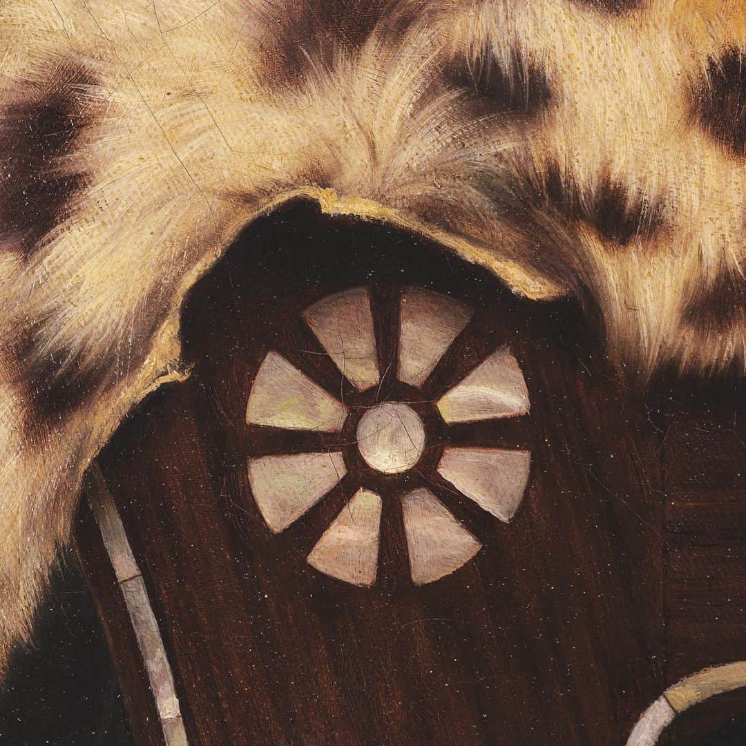 サザビーズさんのインスタグラム写真 - (サザビーズInstagram)「Painted in 1920, ‘An Edition de Luxe’ is John William Godward’s last tondo painting, unlocated when Vern Swanson published his first monograph on Godward in 1997 but reproduced in its full glory in his revised book of 2018, where he describes it as a ‘masterpiece’. Godward’s great technical skill, and his calling card, was in rendering fabrics in exquisite detail and contrasting soft, warm skin with cool polished marble. _ A shy man, Godward had began to withdraw from the public eye by the opening decade of the 20th century. Enjoying commercial success during his lifetime and with no need to please the critics, he was able to paint what he wanted: languid ladies in Roman garb surrounded by beautiful objects and #flowers. _ This opulent work is the star lot of our #Victorian, #Pre-Raphaelite and #British #Impressionist Art sale in #London on 11 July. #SothebysVictorian」7月4日 18時21分 - sothebys