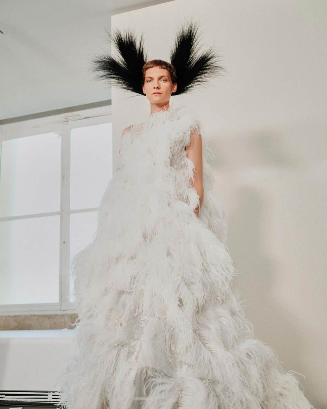 Vogue Italiaさんのインスタグラム写真 - (Vogue ItaliaInstagram)「@givenchyofficial Haute Couture ‘Grand Jardin’ designed by @clarewaightkeller. #GivenchyCouture  Take a look at the best #VogueBackstage moments captured by @jamstoker. See more via link in bio.」7月4日 18時29分 - vogueitalia