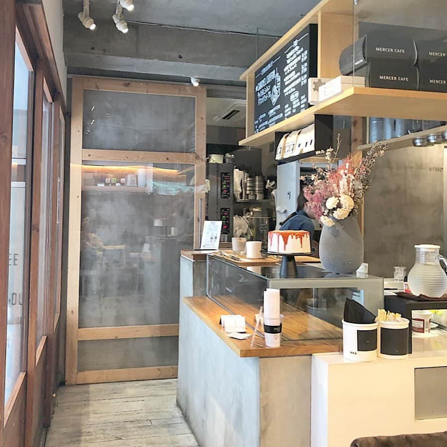 amigo.amigo.5205622さんのインスタグラム写真 - (amigo.amigo.5205622Instagram)「． ★#café ★． ． 昔から#恵比寿 にある シフォンケーキ専門店 @mercer_cafe_ebis ． 大好き❤． こないだ久々に行きました！． クリームたっぷりで変わらない味 🥰． 全種類食べたい😋． ． ． #シフォンケーキ専門店  #恵比寿カフェ #恵比寿グルメ  #ebisu #恵比寿ランチ  #mercercafe#マーサーカフェ  #tokyo#tokyocafe  #東京カフェ #甘いもの  #甘党#甘党女子  #カフェ#カフェ部 #カフェ巡り  #カフェ好き #cafe  #インスタ映え #インスタ探検隊  #ケーキ#cake  #東京グルメ #インスタグルメ  #genic_cafe #genic_japan」7月4日 18時30分 - amigo.amigo.5205622
