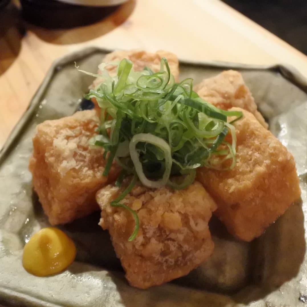 どんがめ三宮総本店のインスタグラム：「えっ？ ってなっちゃう おでん大根の唐揚げ。 . この画面提示で一個増量 しちゃうキャンペーン。 . #kobe#三宮#大衆酒場#安い#うまい#どんがめ#ハッピーアワー#生ビール#19時まで#190円#駅近#雰囲気は魔法#dongame#赤字覚悟#お客様の喜ぶ顔が見たい#ただそれだけ#24時半まで営業#延長要相談#気まぐれクーポン#たまにやります#フォロー#まってます」