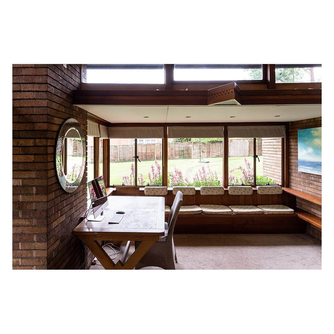 The Modern Houseさんのインスタグラム写真 - (The Modern HouseInstagram)「#forsale a characterful mid-century home on a private road in Solihull, with oak-panelled interiors. Click the link in our bio to see the sales particulars.」7月4日 18時42分 - themodernhouse