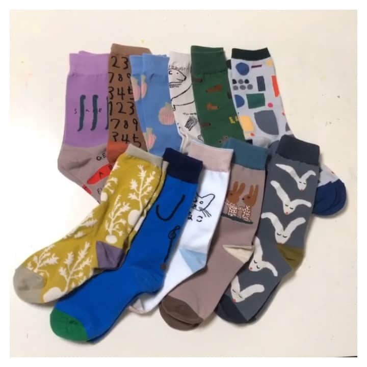 Mogu Takahashiのインスタグラム：「🧦 🧦 🧦  I received 2nd samples of my designed socks that will be released this autumn! Especially kids socks are small cute 🥺🥺More information soon! 秋に発売される靴下のサンプルたち(おとな/こども)。キッズって小さいだけでかわいいね🥺 日本でも販売になる予定です！詳細はまたおしらせしますーー。 #socksappeal #mogutakahashi #mogu_socks」