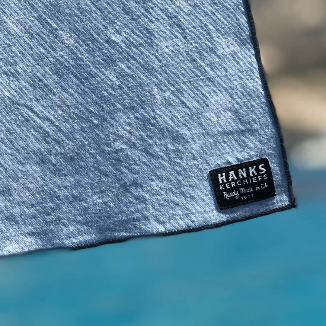 コリン・ハンクスさんのインスタグラム写真 - (コリン・ハンクスInstagram)「Our Elizabeth Kerchief seems to go well with this water, does it not? It does indeed. #hankskerchiefs #beready #notabandana」7月4日 18時41分 - colinhanks