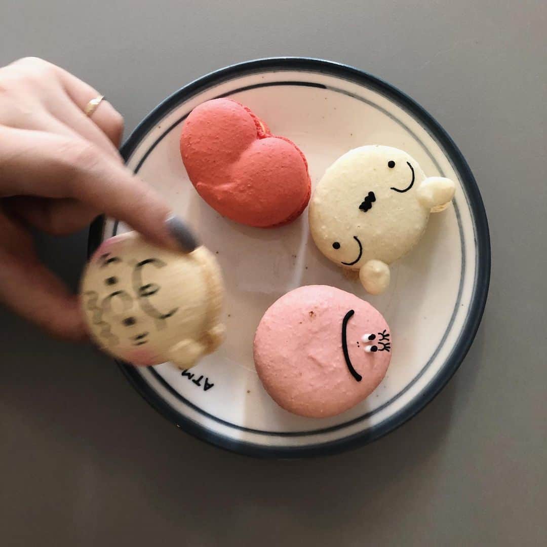 永井理子のインスタグラム：「ATMOSphere 可愛い可愛いマカロンがたくさん🥰  #엣모스피어 #망원」