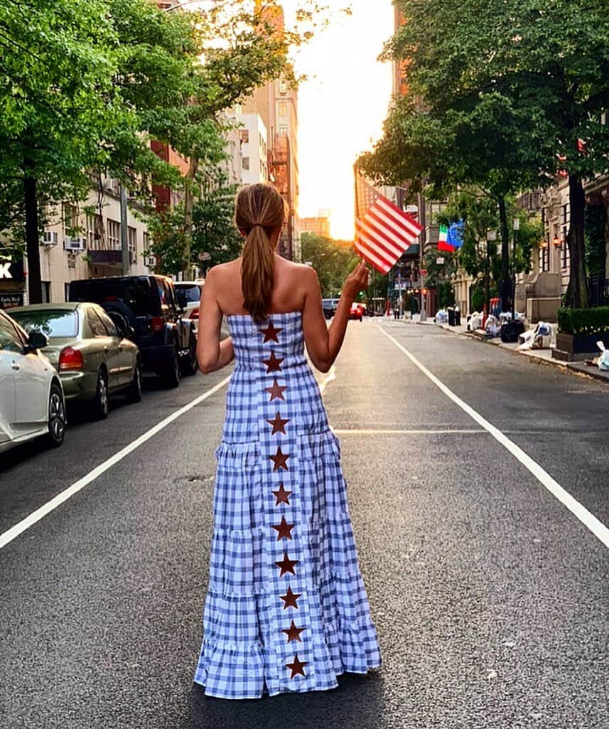 ニーナ・ガルシアさんのインスタグラム写真 - (ニーナ・ガルシアInstagram)「Here is to everyone having a safe and blessed July 4th weekend. 🇺🇸💙❤️💥🎇🗽#americanstyle」7月4日 18時49分 - ninagarcia