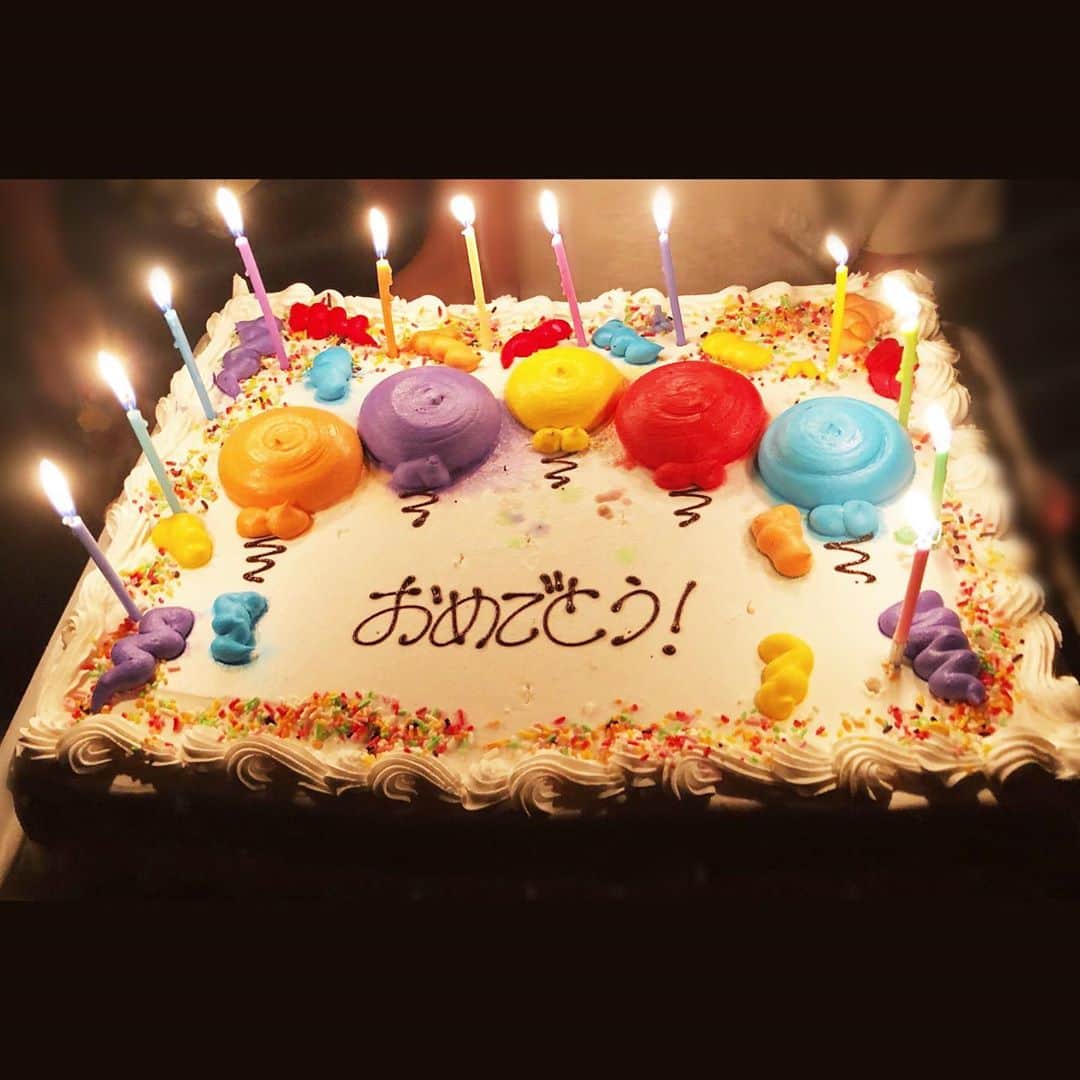 岡本夏美さんのインスタグラム写真 - (岡本夏美Instagram)「大切な仲間達にも お祝いしていただきました🎂 初めて顔をケーキに飛び込ませた21！」7月4日 18時50分 - okamoto_natsumi