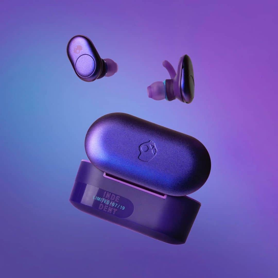 Skullcandy Japanさんのインスタグラム写真 - (Skullcandy JapanInstagram)「😈限定品プレゼント😈 7月12日(金)より数量限定で販売されるPUSH ハイパートロピカル & バックパックの２点セット🌟 パワフルなサウンドを完全ワイヤレスイヤホンで😈﻿ ﻿ 7月は自分らしさを幻想的なハイパートロピカル色のPushで体現しよう😈見る角度によって異なる色へ変わります🌟﻿ ﻿ Push HyperTropical 購入特典のバックパックは普段使いはもちろん、折りたたんで旅先へ持ってく事ができ、大容量の18ℓサイズ😈﻿ ﻿﻿ 日頃からいいね・コメントの感謝を込めて﻿﻿ 今回も当選人数を増やし５名様へ😈﻿ 非売品のカスタムデザインされた専用の箱に入れてお届けします！﻿﻿﻿﻿ ﻿﻿ ぜひ応募お待ちしております😈﻿ ﻿﻿ 12 MOODS 関連商品は﻿プロフィール内リンク先の公式販売サイトにてチェック🌟﻿﻿ https://skullcandy.base.shop﻿﻿ ﻿﻿ 応募は簡単→ フォロー&いいねで応募完了となります💀﻿﻿ “自分らしさがある”コメントも是非お待ちしています😈﻿ ﻿﻿ 詳細↓ ﻿﻿ ﻿﻿ 😈当選品﻿﻿ 完全ワイヤレスイヤホン PUSH ハイパートロピカル 限定色﻿﻿ バックパック 限定品﻿﻿ 2点セット…. 5名様﻿﻿ ﻿﻿ 😈応募方法﻿﻿ ① @skullcandyjapan をフォロー﻿﻿﻿﻿ ② このポストにいいね﻿﻿﻿﻿ ＊既にフォローしている方はいいねのみで参加可能です﻿﻿﻿﻿ コメントに@友達をメンションしたら当選確率アップ！﻿﻿﻿﻿ ﻿﻿ 😈応募期間﻿﻿ 今から7月16日(火)まで﻿﻿﻿﻿ ﻿﻿ 😈当選発表﻿﻿ 当選者にはDMをお送りいたします﻿﻿ 応募期間終了後の一週間以内に当選者様のみDMにてご連絡させていただきます。﻿﻿﻿ ﻿﻿ 今回のキャンペーン後も、Skullcandyではフォロワー様にプレゼント企画を開催します😈﻿ ﻿﻿ #FeelSkullcandy #FeelIndependent #スカルキャンディー #プレゼント #フルワイヤレスイヤホン #ハイパー #トロピカル﻿ ﻿」7月4日 18時59分 - skullcandyjapan