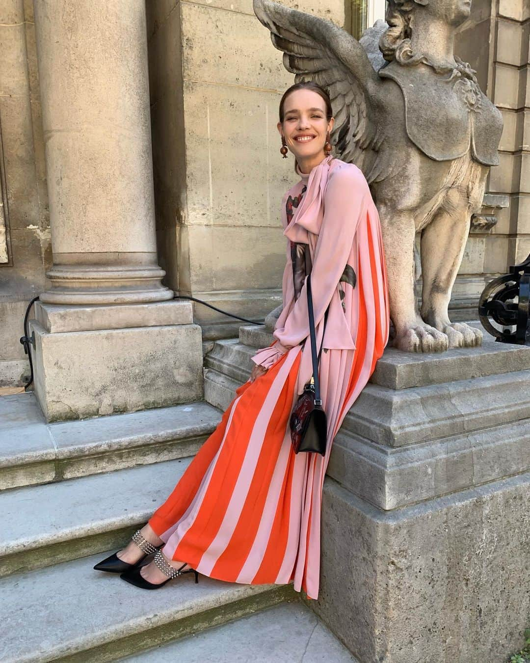 ナタリア・ヴォディアノヴァさんのインスタグラム写真 - (ナタリア・ヴォディアノヴァInstagram)「The before and after @maisonvalentino stunning show 🤪🥰🌹♥️ maestro @pppiccioli im your biggest fan 💓😍💞👏🏻😃」7月4日 19時00分 - natasupernova