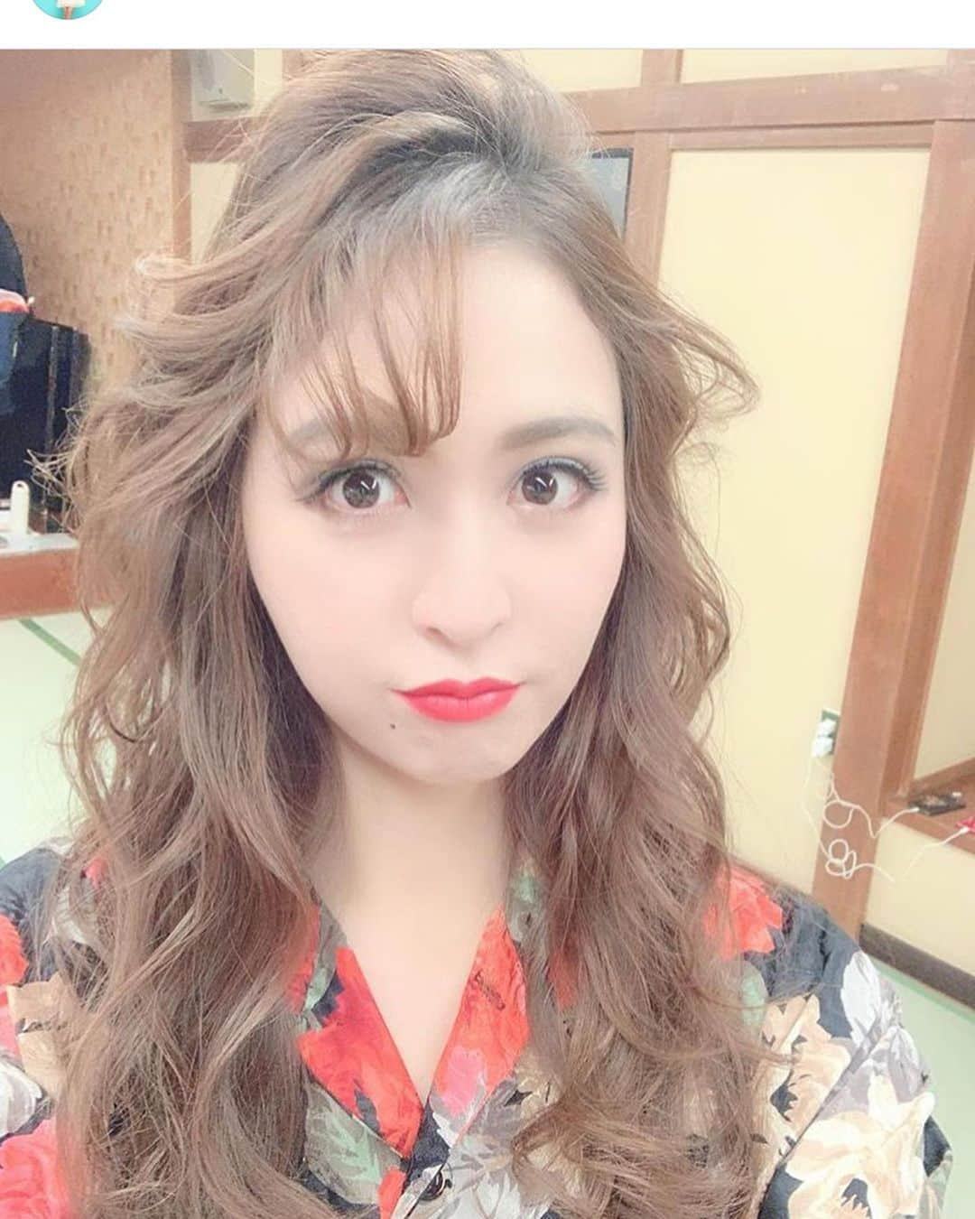 奥村美香さんのインスタグラム写真 - (奥村美香Instagram)「Vシネマ  日本統一  34話 やっとレンタルできました‼️ バブル役で、化粧、髪型凄い😭 イボンヌさん🤣 今回はムービー無しでwww 拳銃で撃たれそうになってます😰w #vシネマ #拳銃 #日本 #統一 #34 #イボンヌ#バブリー #昭和」7月5日 0時37分 - okumura.mika