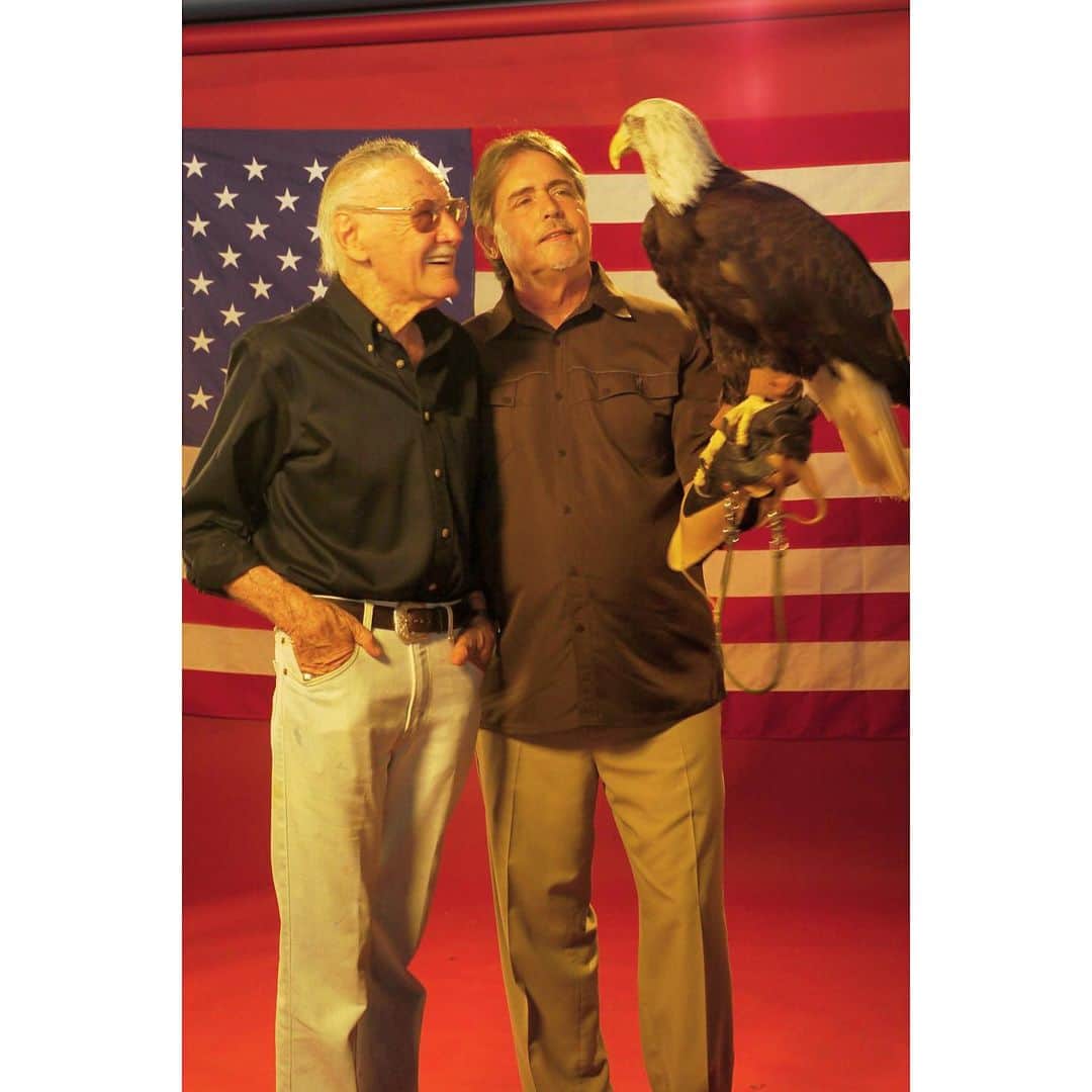 スタン・リーさんのインスタグラム写真 - (スタン・リーInstagram)「American flag. Bald Eagle. Stan Lee. It doesn’t get much more American than that. Happy #4thofjuly」7月5日 0時29分 - therealstanlee